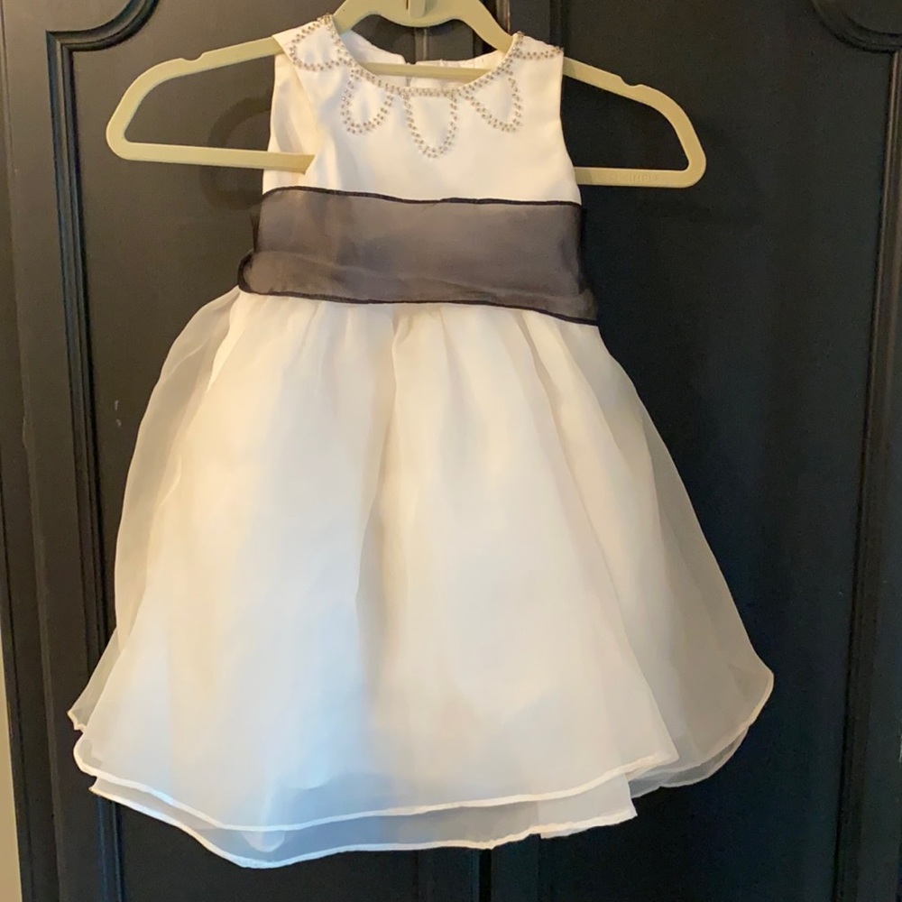 Girls flower girl/ white party dress